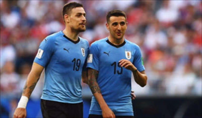 ​乌拉圭只夺过两次世界杯的冠军，为什么胸前却有四星？
