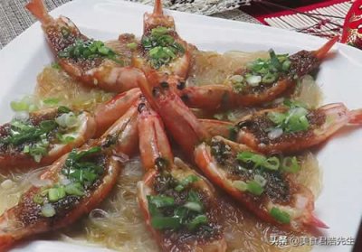 ​蒜香粉丝大虾的家常做法（教你做蒜蓉粉丝开背虾，蒜香入味，吃着真解馋，年夜