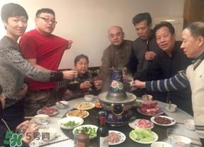 吃年夜饭为什么要关门?年夜饭为什么要关着门吃?