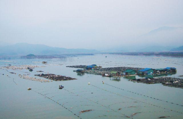 我国最美的“水上城市”，漂在海面上，建筑材料很特殊！