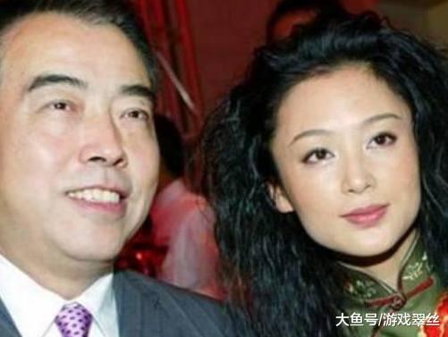 50岁陈红近照，曾被称大陆第一美女，如今身材发福容颜不再！