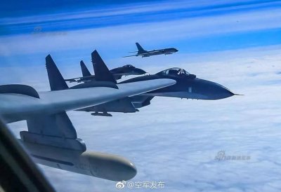 ​中国空军轰6K等多型战机飞赴西太训练 同时战巡南海