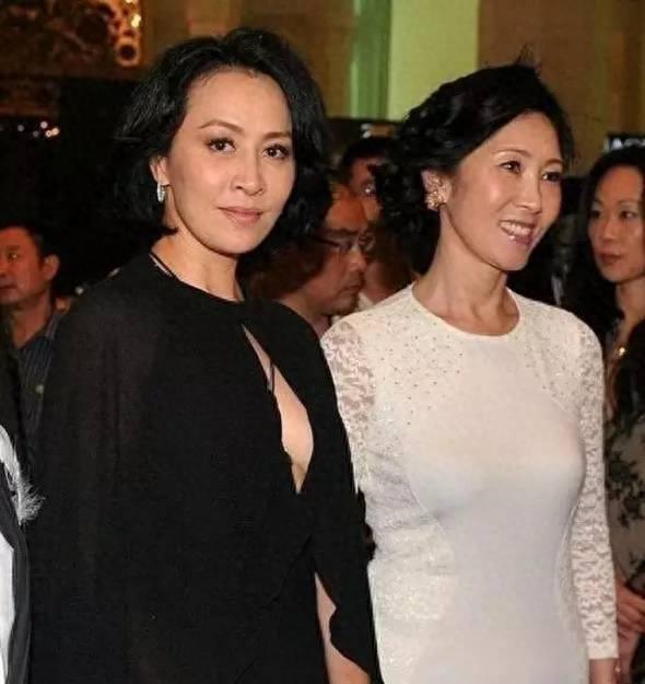 王健林老婆林宁唯一的全家福曝光 父亲是名军人